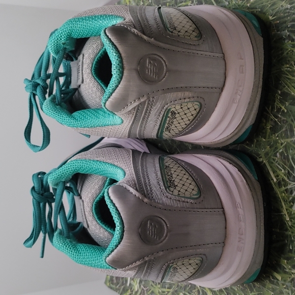 Woman New Balance 1540v2 Shoes - Picture 5 of 10